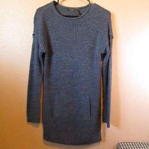 Daisy Fuentes Blue Crew Neck Long Sweater